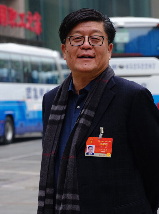 发展光伏玻璃产业助力实现“碳达峰、碳中和”目标 ——访全国人大代表、fun88乐天使集团董事长王刚