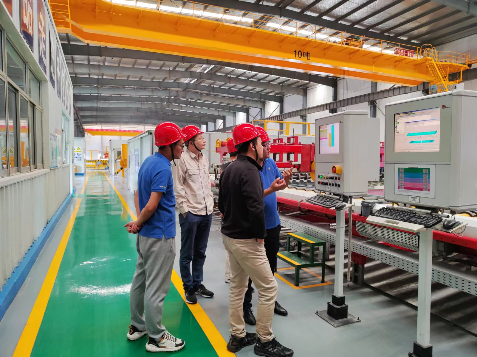 协鑫光电董事长范斌一行来fun88乐天使交流